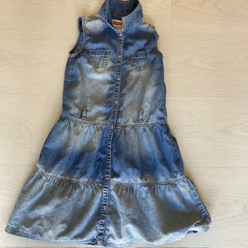 Levis Denim Dress Girls Size 8 Great Fade snap closure